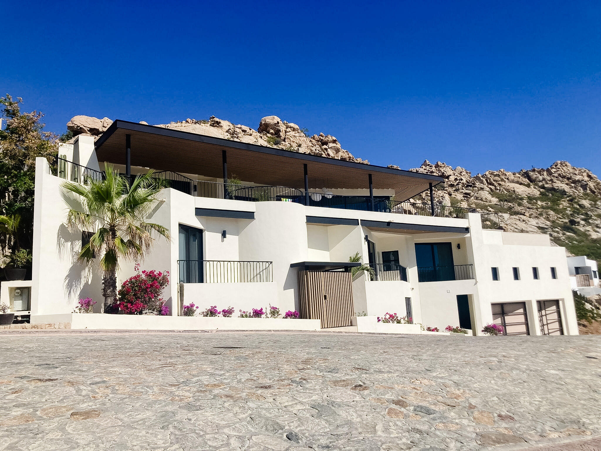 Cabo Luxury Coronado The Luna 5 bed home plan. The floor plan boasts a great room with vaulted ceilings over the living/dining area which looks out over the large covered terrace and the hand-made infinity edge pool beyond. The chefs kitchen with huge island with seating boasts Wolf and Sub-Zero appliances. The master and guest master have large ensuite baths w/ shower and tubs, and also both have ocean for sale